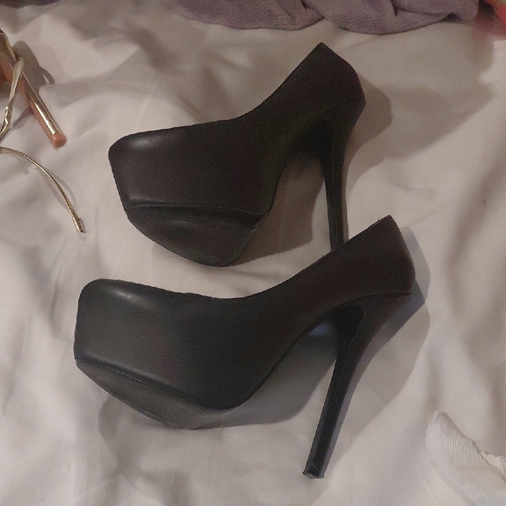Steve Madden Black Platform Stiletto Pumps